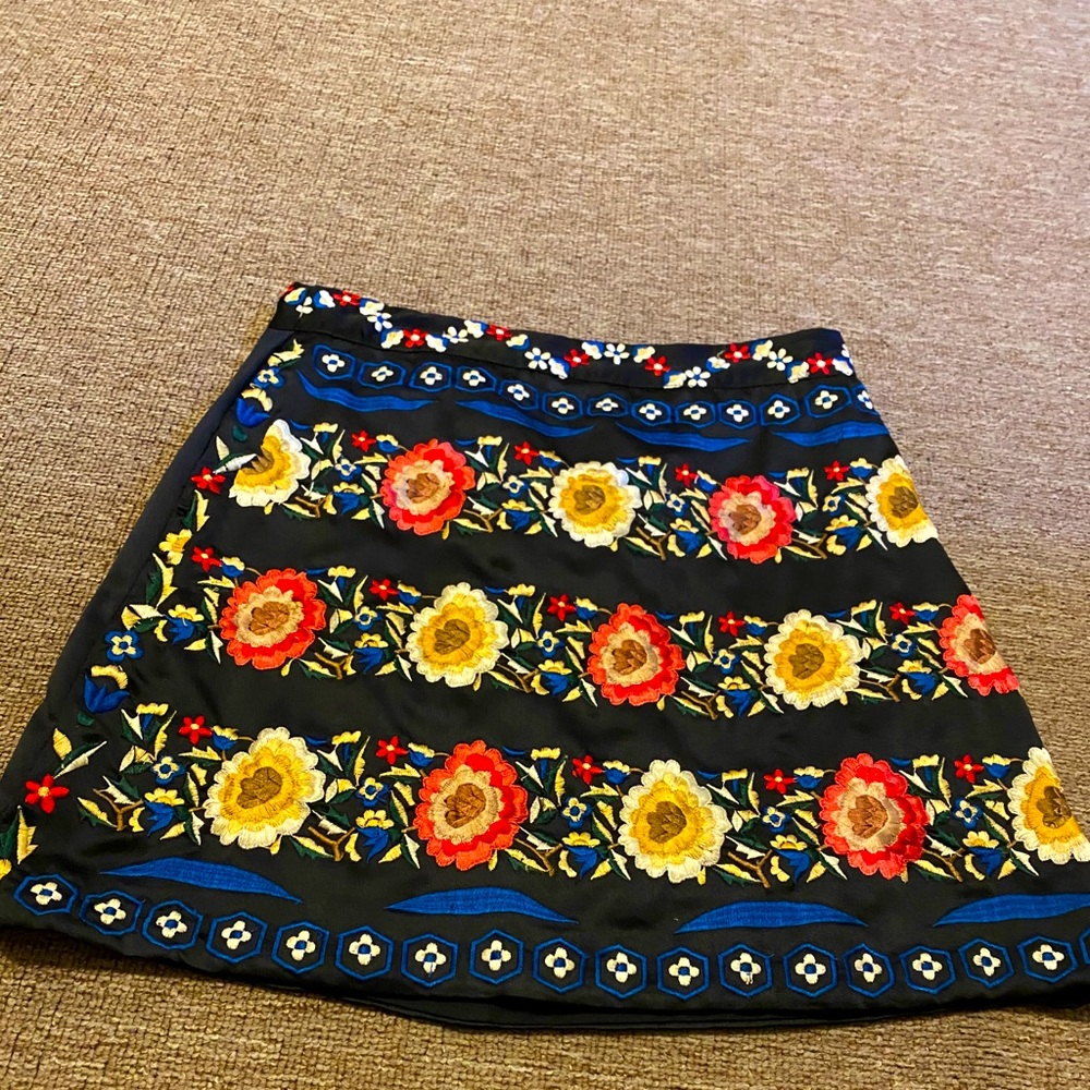 Women’s Topshop embroidery skirt